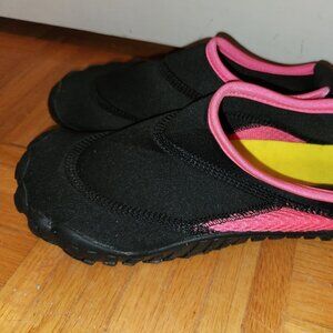 souliers d'eau neuf tetsuo grandeur 3.5 euro 35 age approx 7-8ans ou 22.2cm